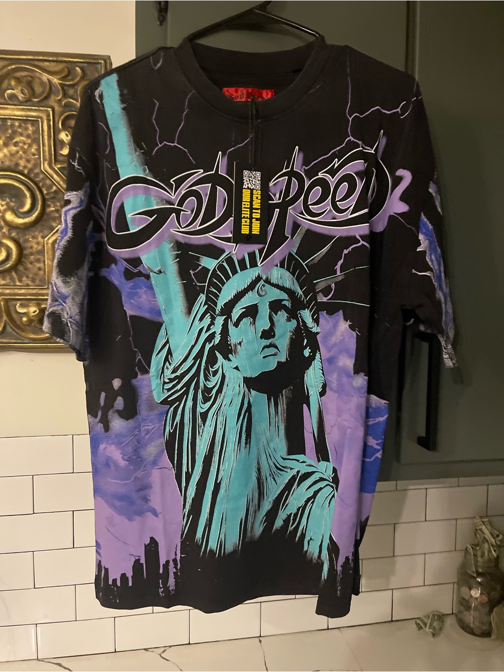 Men’s Graphic Design Tee Size M.